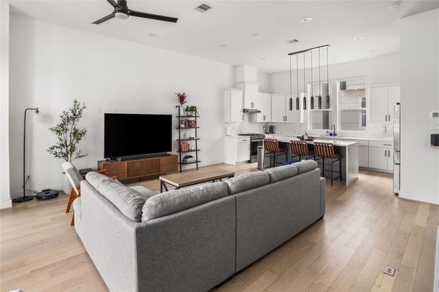 3032 Lamar St, Houston, TX 77003