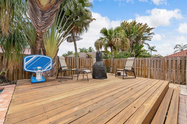 10662 NW 7th Place, Coral Springs, FL 33071