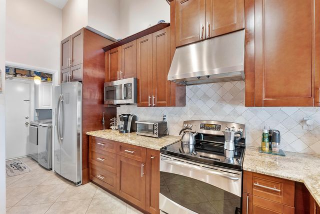 10662 NW 7th Place, Coral Springs, FL 33071