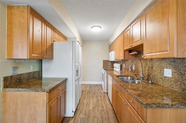 937 NW 104th Way, Coral Springs, FL 33071