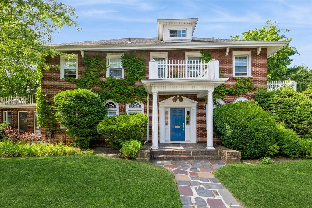 898 West Broadway, Woodmere, NY 11598