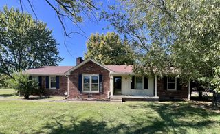 1024 Moncrief Cir, Greenbrier, TN 37073