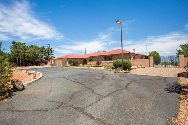 636 Grant Boulevard SW, Los Lunas, NM 87031