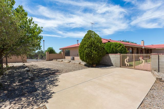 636 Grant Boulevard SW, Los Lunas, NM 87031