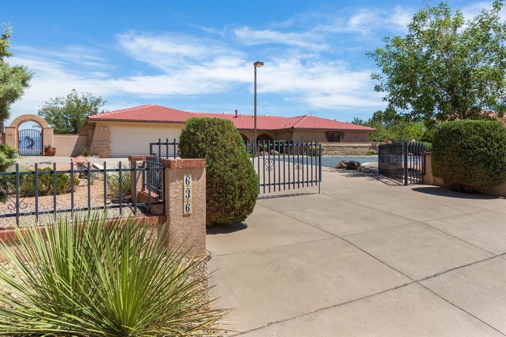 636 Grant Boulevard SW, Los Lunas, NM 87031