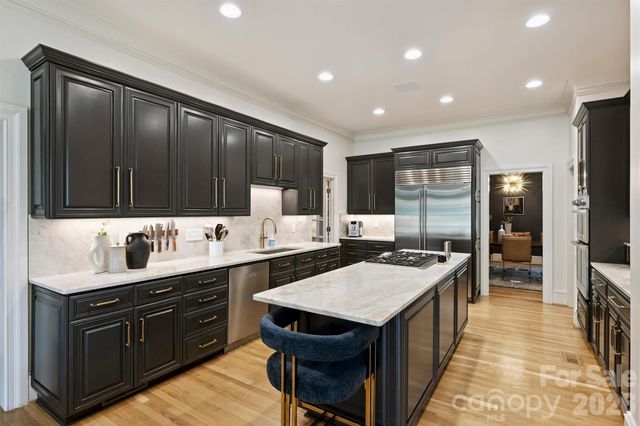 2115 Foxcroft Woods Lane, Charlotte, NC 28211