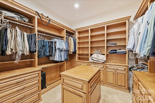 2115 Foxcroft Woods Lane, Charlotte, NC 28211