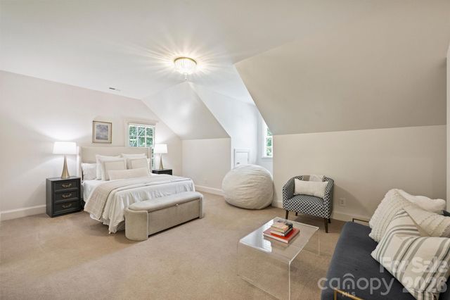 2115 Foxcroft Woods Lane, Charlotte, NC 28211
