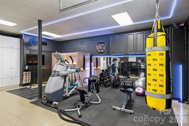2115 Foxcroft Woods Lane, Charlotte, NC 28211
