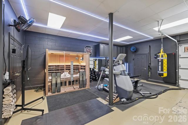 2115 Foxcroft Woods Lane, Charlotte, NC 28211