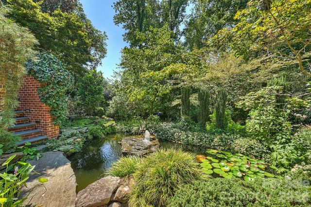 2115 Foxcroft Woods Lane, Charlotte, NC 28211
