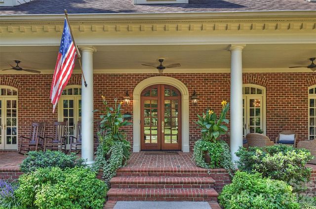 2115 Foxcroft Woods Lane, Charlotte, NC 28211