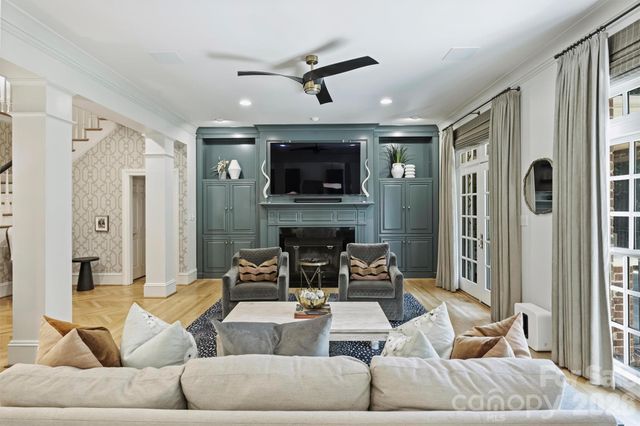 2115 Foxcroft Woods Lane, Charlotte, NC 28211