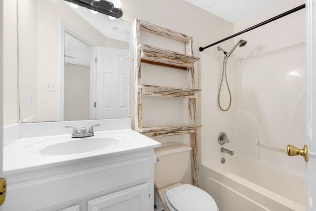 2554 MAPLE DR, Atoka, TN 38004