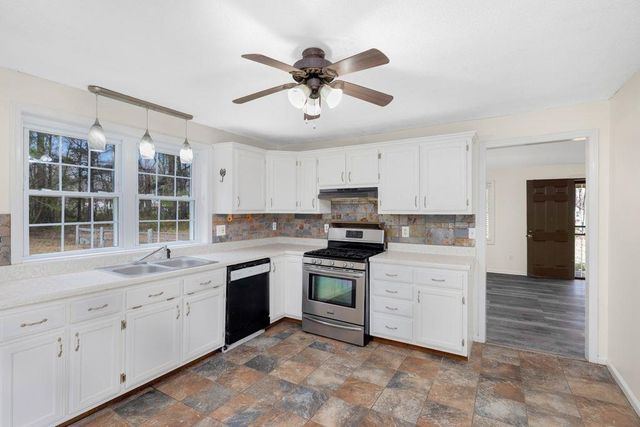 2554 MAPLE DR, Atoka, TN 38004