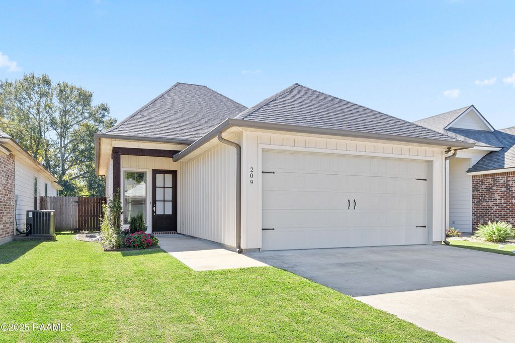 209 Twin Meadow Lane, Lafayette, LA 70508