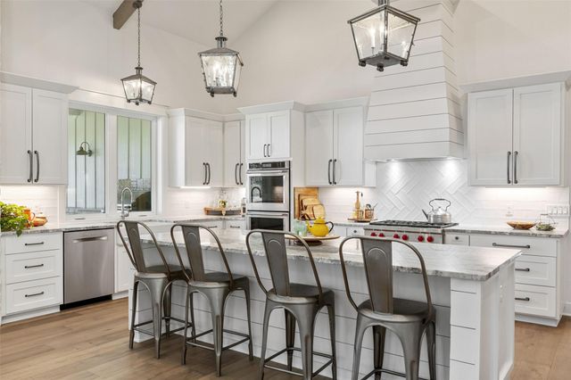 3870B Creek RD, Dripping Springs, TX 78620