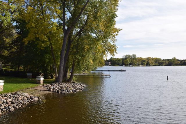 1272 Poppyseed Drive, New Brighton, MN 55112