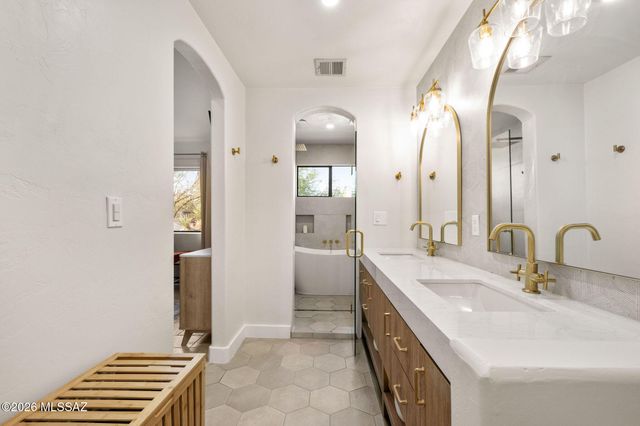 5555 N Sundance Place, Tucson, AZ 85718