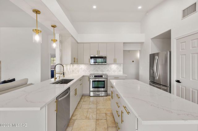 5555 N Sundance Place, Tucson, AZ 85718