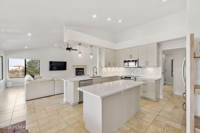 5555 N Sundance Place, Tucson, AZ 85718