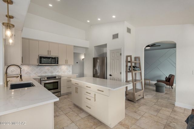 5555 N Sundance Place, Tucson, AZ 85718