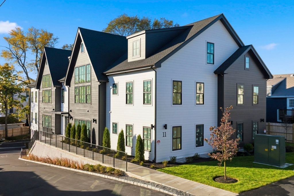 11 Boynton St. 202, Swampscott, MA 01907