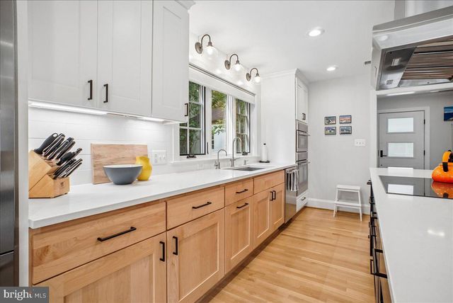 3830 N UPLAND ST, Arlington, VA 22207