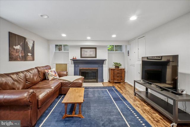 3830 N UPLAND ST, Arlington, VA 22207