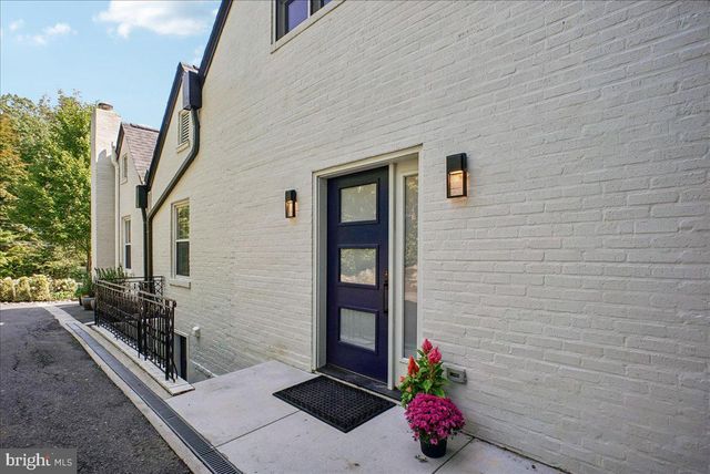 3830 N UPLAND ST, Arlington, VA 22207