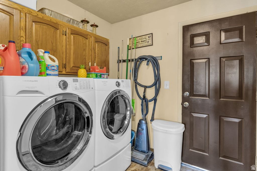 Image 11 of property listing at 2774 E WILLOW WICK DR, Sandy, UT 84093