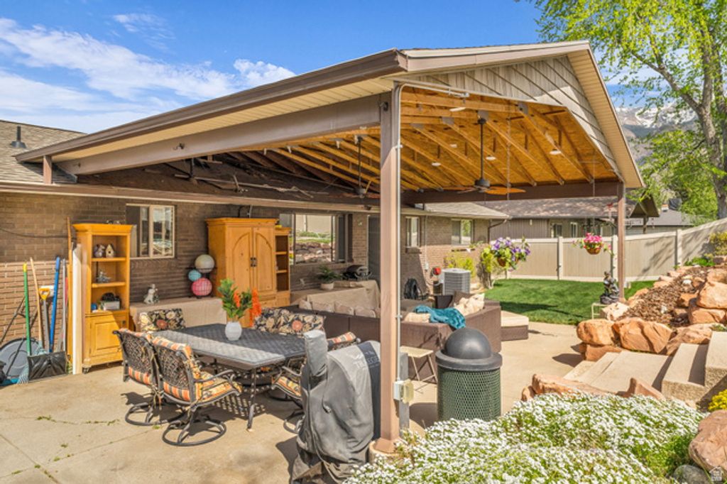 Image 28 of property listing at 2774 E WILLOW WICK DR, Sandy, UT 84093