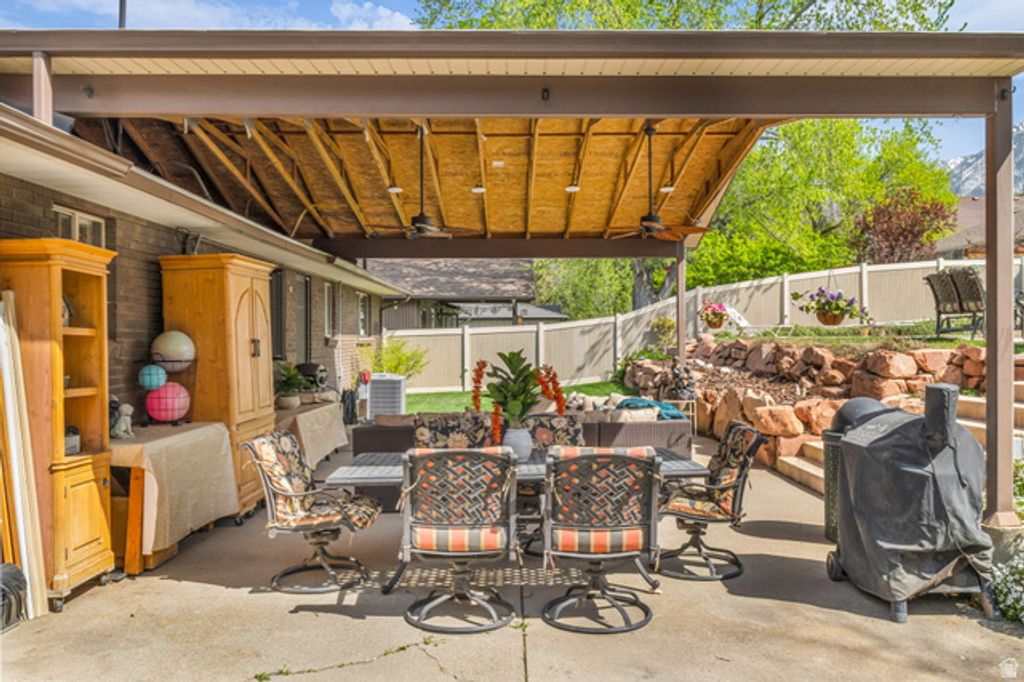 Image 29 of property listing at 2774 E WILLOW WICK DR, Sandy, UT 84093