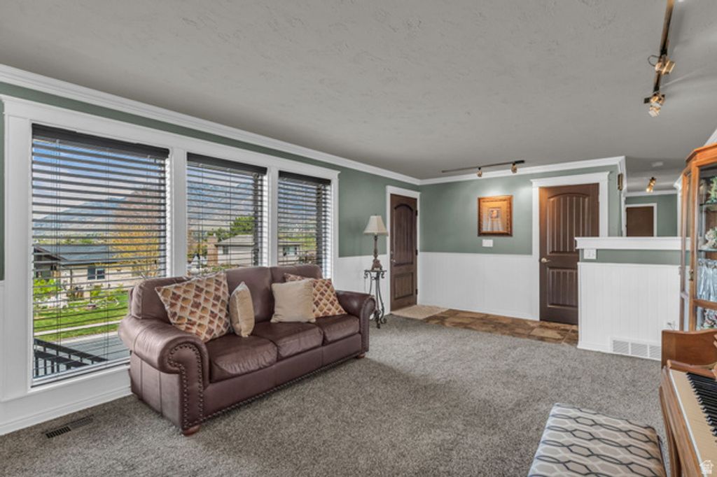 Image 4 of property listing at 2774 E WILLOW WICK DR, Sandy, UT 84093