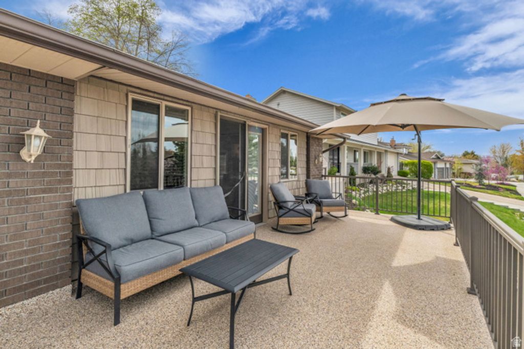 Image 31 of property listing at 2774 E WILLOW WICK DR, Sandy, UT 84093