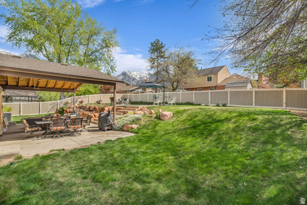 Image 32 of property listing at 2774 E WILLOW WICK DR, Sandy, UT 84093