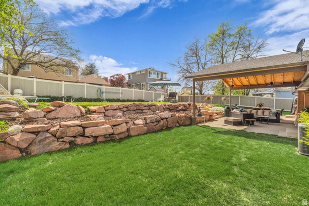 Image 33 of property listing at 2774 E WILLOW WICK DR, Sandy, UT 84093