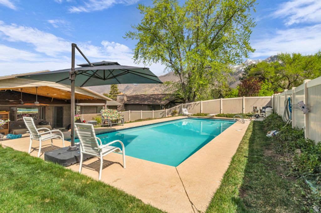 Image 34 of property listing at 2774 E WILLOW WICK DR, Sandy, UT 84093