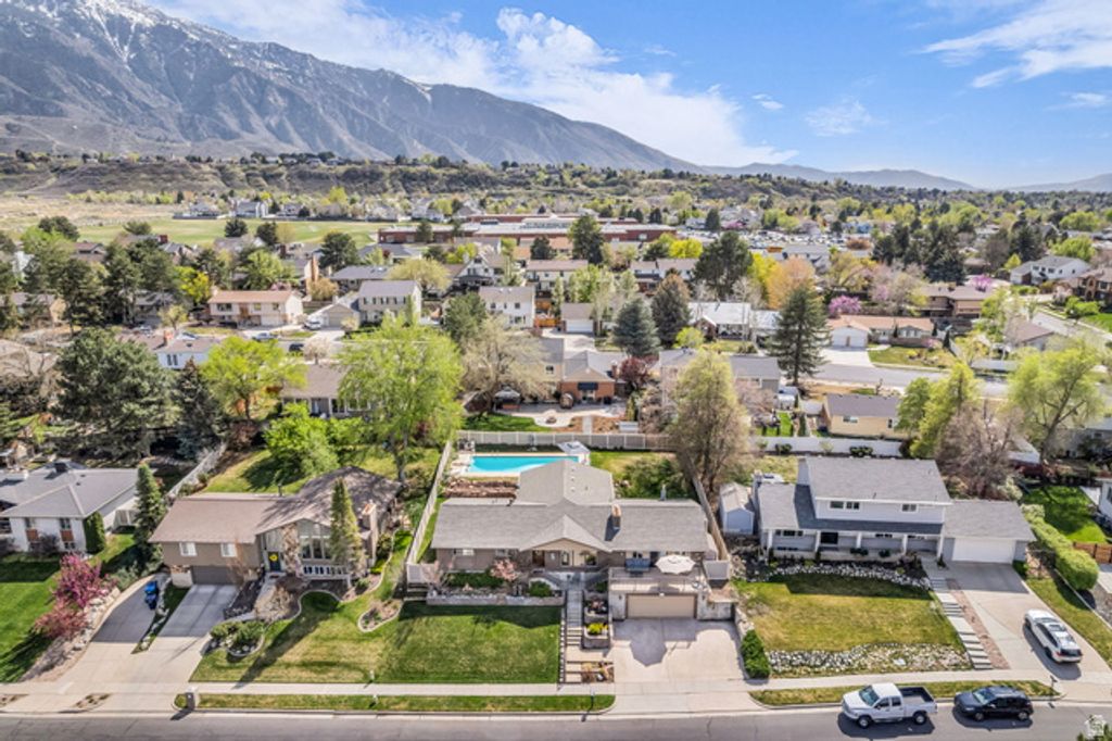 Image 36 of property listing at 2774 E WILLOW WICK DR, Sandy, UT 84093