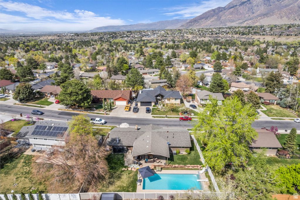 Image 39 of property listing at 2774 E WILLOW WICK DR, Sandy, UT 84093