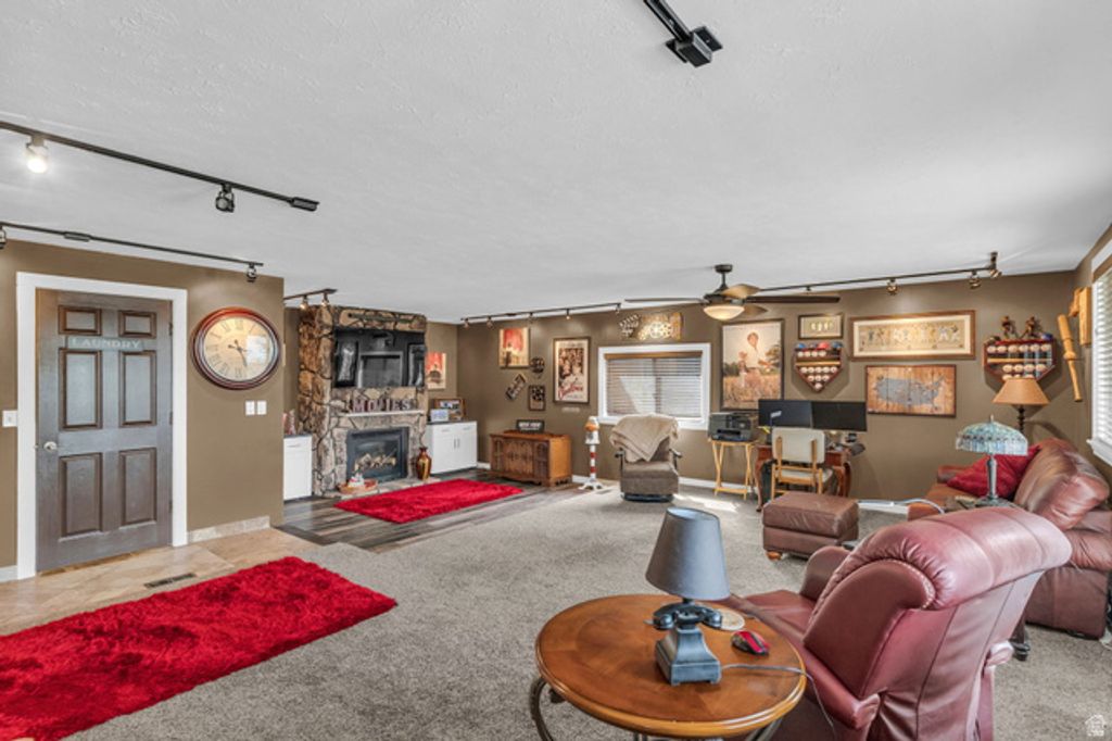 Image 5 of property listing at 2774 E WILLOW WICK DR, Sandy, UT 84093