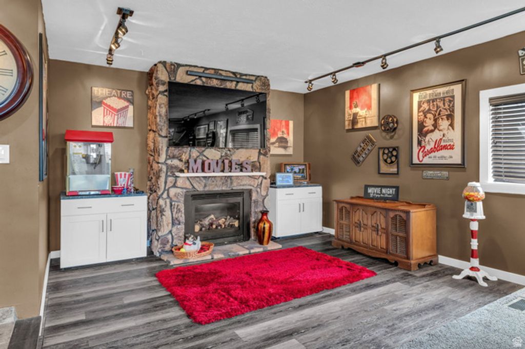 Image 6 of property listing at 2774 E WILLOW WICK DR, Sandy, UT 84093