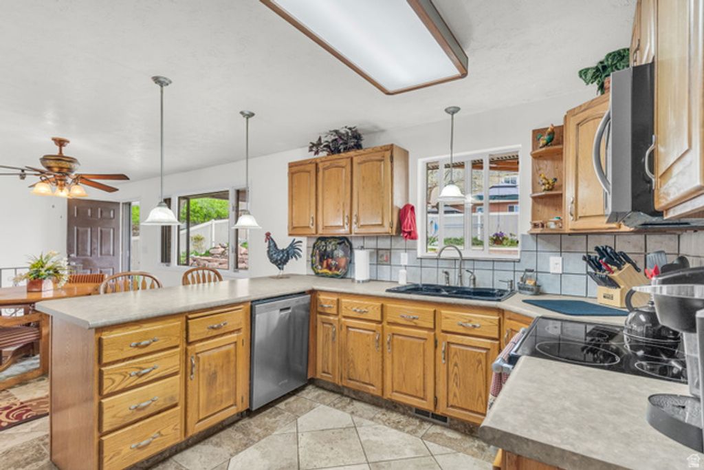 Image 9 of property listing at 2774 E WILLOW WICK DR, Sandy, UT 84093