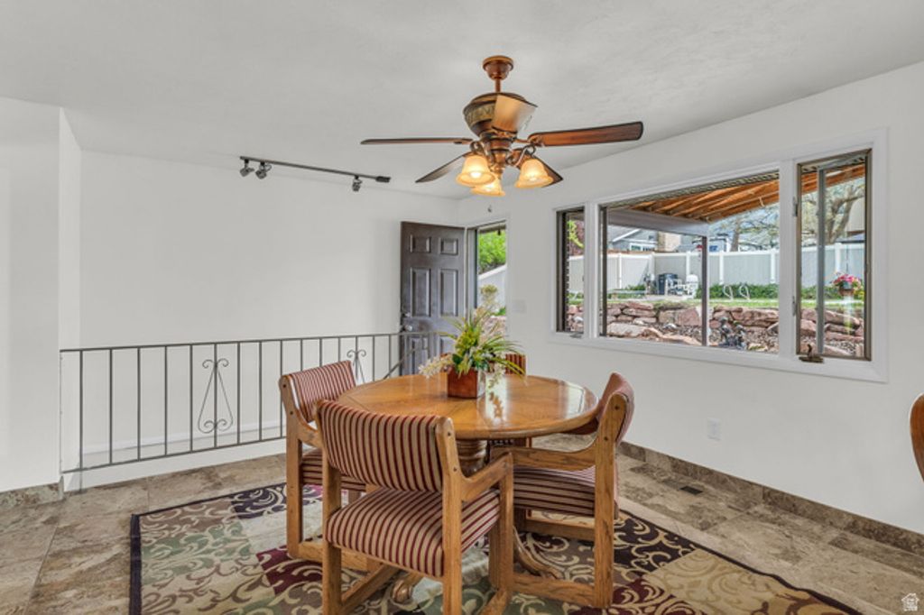 Image 10 of property listing at 2774 E WILLOW WICK DR, Sandy, UT 84093