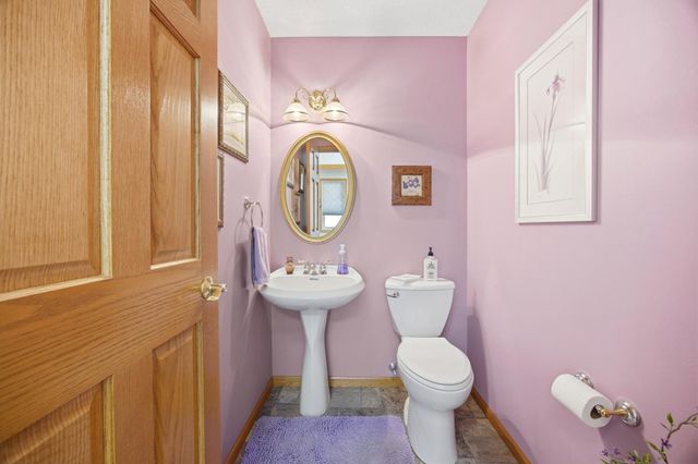 1102 46th Avenue N, Fargo, ND 58102