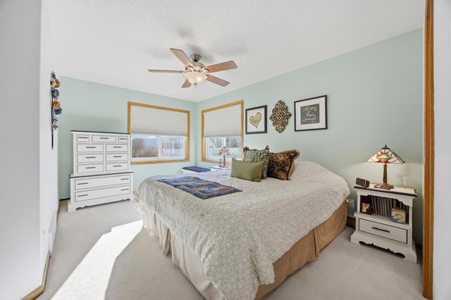 1102 46th Avenue N, Fargo, ND 58102