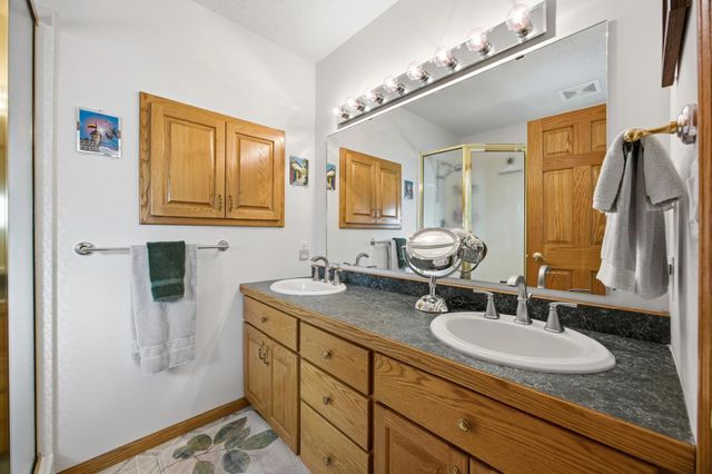 1102 46th Avenue N, Fargo, ND 58102