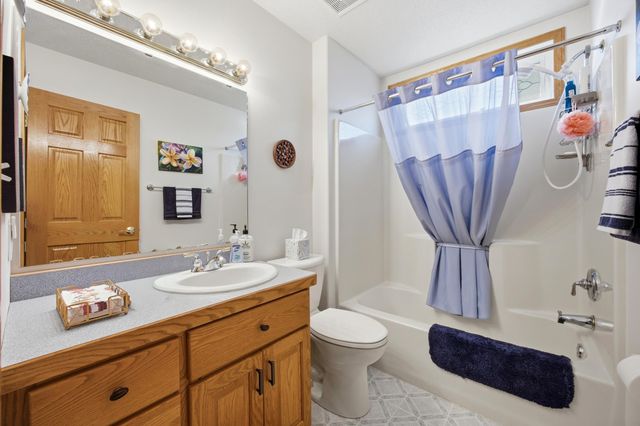 1102 46th Avenue N, Fargo, ND 58102