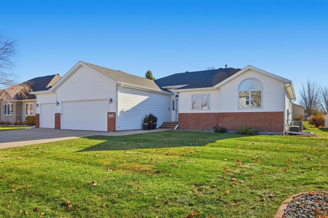 1102 46th Avenue N, Fargo, ND 58102