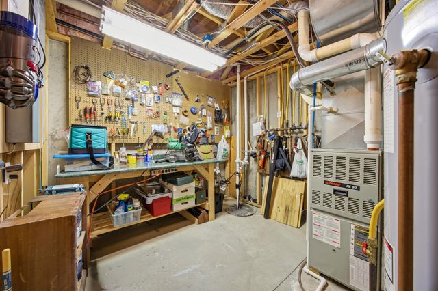 1102 46th Avenue N, Fargo, ND 58102